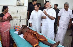 प्रधानमंत्री और स्वास्थ्य मंत्री जेपी नड्डा ने घायलों के इलाज की सुविधाओं का निरीक्षण किया।