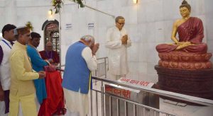 इस अवसर पर प्रधानमंत्री ने महू में भगवान बुद्ध की प्रतिमा पर श्रद्धा सुमन अर्पित किये। 