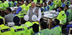 प्रधानमंत्री ने भारतीय कर्मियों की मांग को कतर के सामने उठाने का भरोसा दिया है।