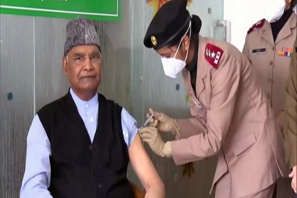 President Kovind receives Covid-19 vaccine